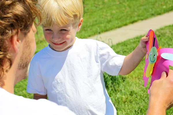 Child Giving Father Handmade Card — Stock Photo, Image