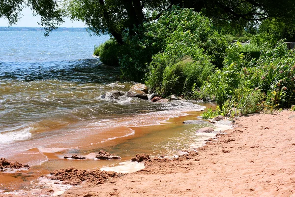 Little Beach on a Large Lake — Stock Photo, Image