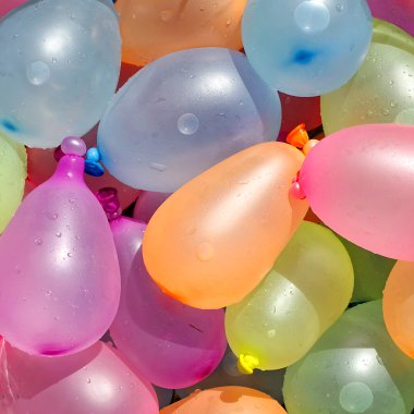 renkli su balonları topluluğu