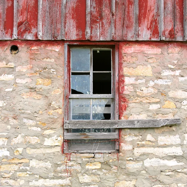 Broken Window on Old Vintage Barn — Stock Photo, Image