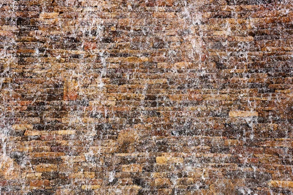Akıntılarının Yüzeye Döküldüğü Taştan Bir Duvar — Stok fotoğraf