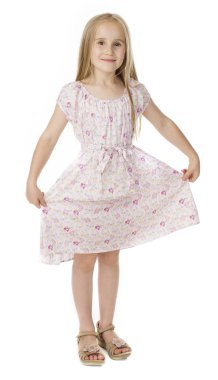 küçük kız güzel bir elbise içinde