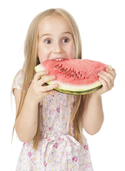 Menina em um vestido comendo melancia — Fotografia de Stock