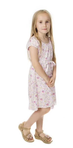 Klein meisje in een mooie jurk — Stockfoto