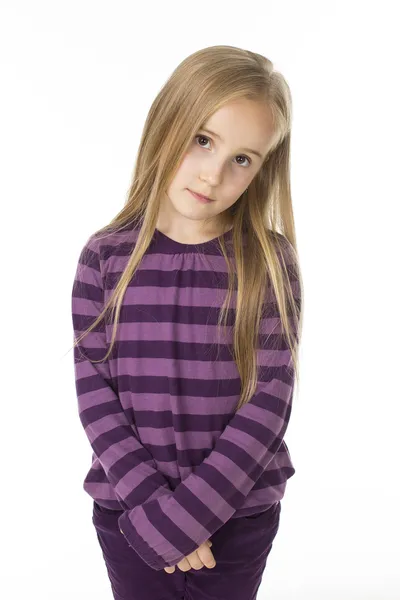 Meisje in een paarse jurk — Stockfoto