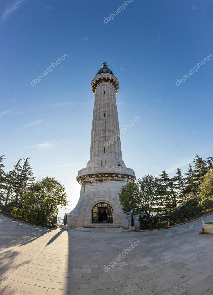 Phare de la Victoire à Trieste — Photo éditoriale © morfeo86ts 24962539