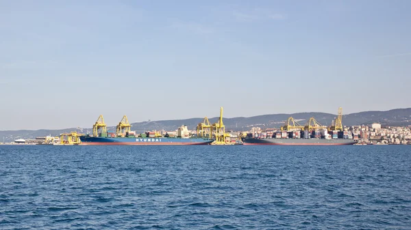 Wiew of the port of Trieste to the sea — Stock Photo, Image