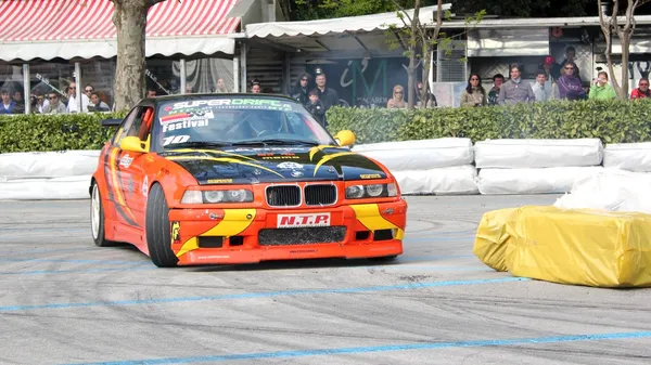 Exposición de deriva de un coche deportivo — Foto de Stock