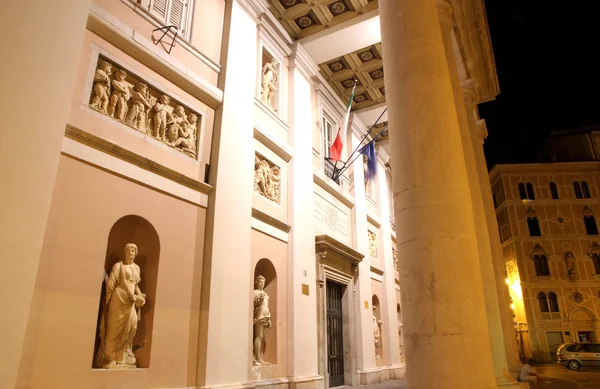 Nachtansicht der Piazza della Borsa — Stockfoto