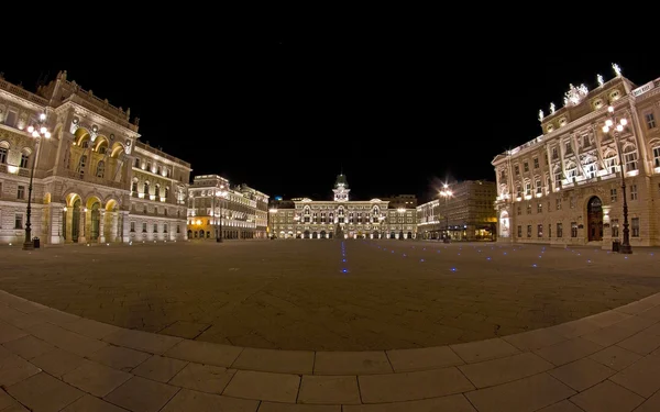 Night view of empty "Piazza Unità" — Stockfoto