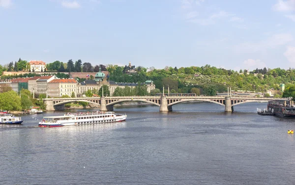 Widok na Pradze i vltava od mostu starym miastem najbardziej — Zdjęcie stockowe