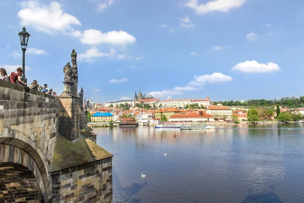Widok na Pradze i vltava od mostu starym miastem najbardziej — Zdjęcie stockowe