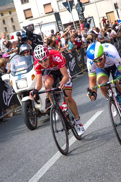 Ciclistas compitiendo en el Giro D 'Italia 2014 — Foto de Stock