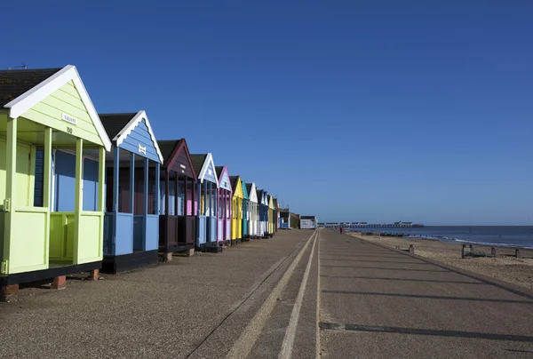 Cabanas de praia coloridas em Southwold, Suffolk, Inglaterra — Fotografia de Stock