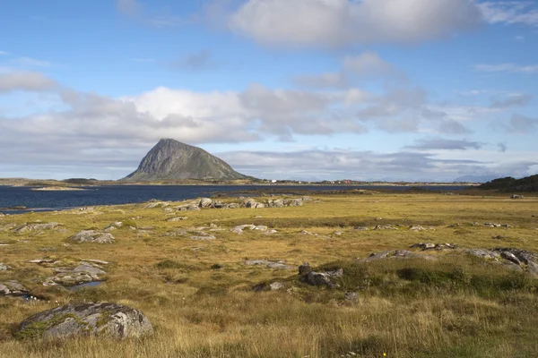 Hoven mountain, gimsoya, lofoten inseln, norwegen, skandinavien — Stockfoto