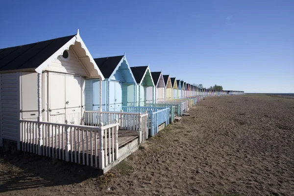 Strandhütten am westlichen Mersea, essex, england. — Stockfoto