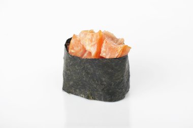 Gunkan füme somon ile