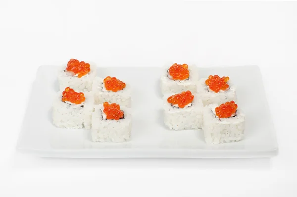 Tekercs piros kaviár. sushi. — Stock Fotó