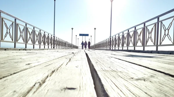 Puente sobre el lago — Foto de Stock