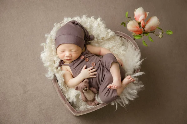 Gülümseyen Küçük Tatlı Yeni Doğmuş Bebek Oğlan — Stok fotoğraf