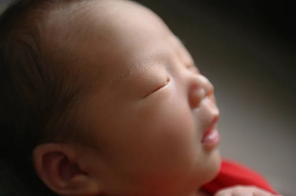 Little Cute Newborn Baby Girl Boy Posing Smiles — Stock Photo, Image