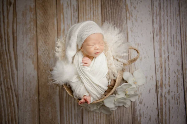 Little Cute Newborn Baby Girl Boy Posing Smiles — Stock Photo, Image