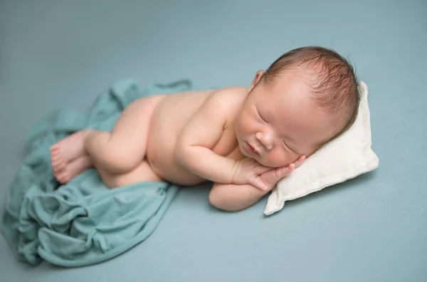 Little Cute Newborn Baby Girl Boy Posing Smiles — Stock Photo, Image