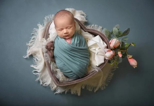 Sevimli Yeni Doğmuş Erkek Bebek — Stok fotoğraf