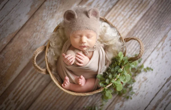 Sevimli Yeni Doğmuş Erkek Bebek — Stok fotoğraf