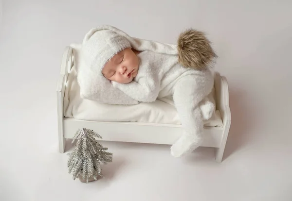 Lindo Poco Bebé Recién Nacido Niña Fotos De Stock