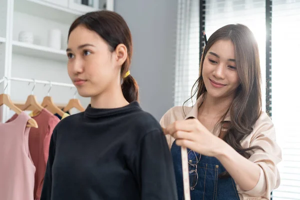 Asian Tailor Woman Measure Customer Body Making Her New Clothes — Fotografia de Stock