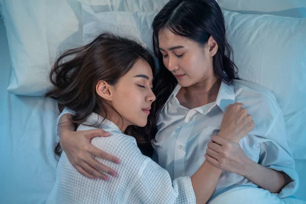 Asian Beautiful Lesbian Couple Lying Bed Hugging Each Other Attractive — Stok fotoğraf
