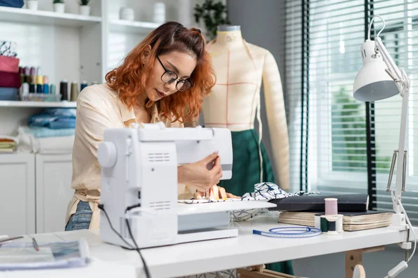 Asian Beautiful Tailor Woman Working Clothes Tailoring Atelier Attractive Young — Zdjęcie stockowe