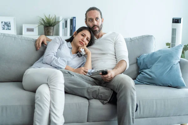 Caucasian Loving Couple Watch Movie Together Living Room Home Beautiful — Stockfoto