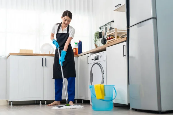 Asian Active Cleaning Service Woman Worker Cleaning Kitchen Home Beautiful — Stockfoto