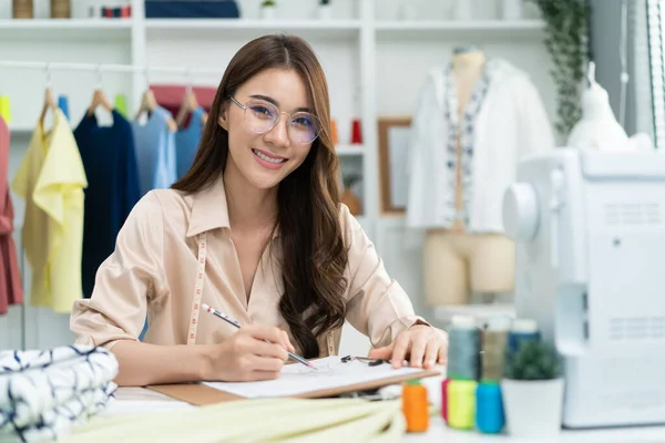 Portrait Asian Tailor Woman Working Clothes Tailoring Atelier Attractive Female — Zdjęcie stockowe