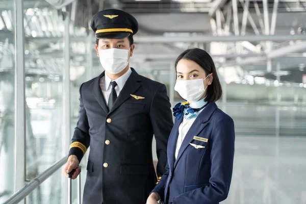 Portrait Asian Airliner Pilot Air Hostess Wear Mask Smile Attractive — Stock fotografie