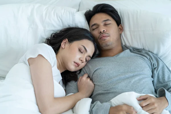 Asian Attractive Young Couple Lying Bed Sleep Bedroom Beautiful New — Fotografie, imagine de stoc