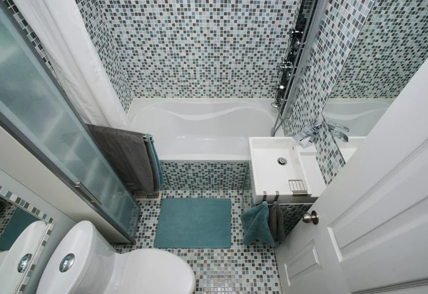 Small, modern bathroom — Stock Photo, Image