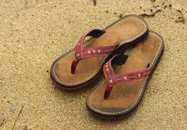 floplar flip. kumlu plaj.