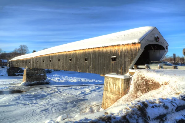 Cornish-windsor twee baans overdekte brug over de rivier van de connecticut. — Stockfoto