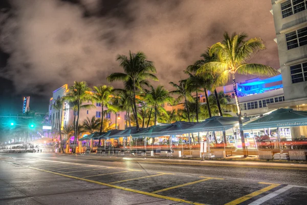 Miami Beach Drive Antes do amanhecer — Fotografia de Stock