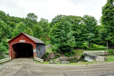 Yeşil Nehir Kapalı Köprü