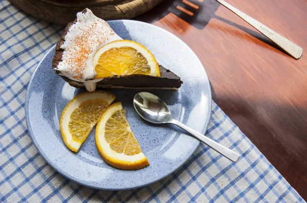 Slice of chocolate cheesecake on a blue plate. — Stock Photo, Image