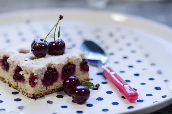 Bary Cherry pie podawane łyżeczką — Zdjęcie stockowe