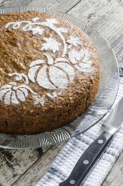 Pumpkin cake on glass plate and kitchen towel — Stock Photo, Image