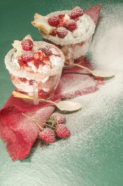 Dessert de Noël dans un verre avec décoration — Photo