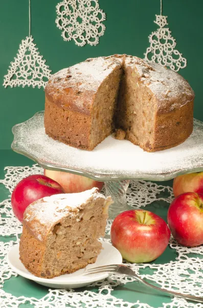 Jablečné Rozinka Rumový dort pro vánoční stůl — Stock fotografie