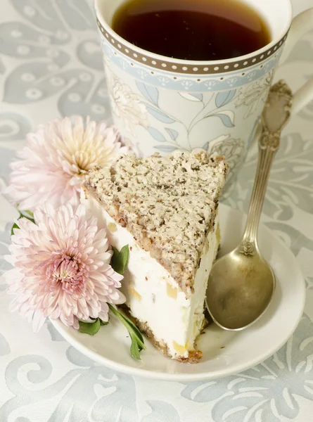 Ricotta and Pear Cake with cup of tea, macro — Stock Photo, Image