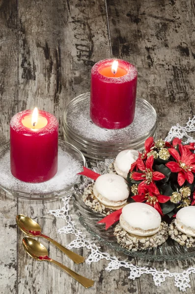 Decoração de Natal com velas fitas e biscoitos — Fotografia de Stock